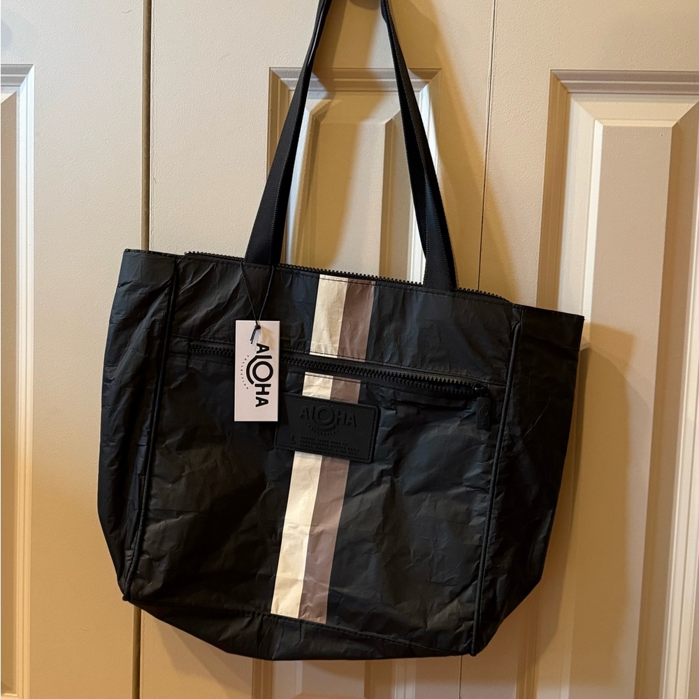 ALOHA Collection NWT Le Voyaguer  Go-To Tote